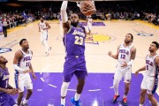 詹姆斯17+10创NBA历史第1神迹，湖人逆转76人！里夫斯35+6创纪录